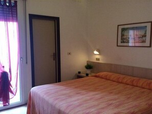 Free cribs/infant beds - Hotel Alpen (Rimini)