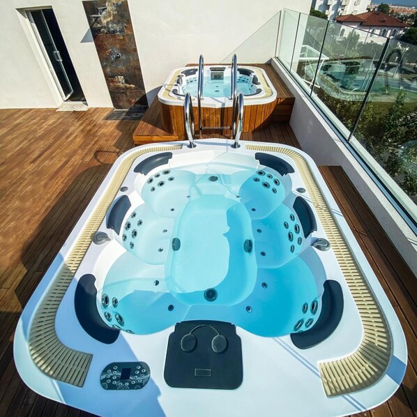Outdoor spa tub - Hotel Alpen (Rimini)