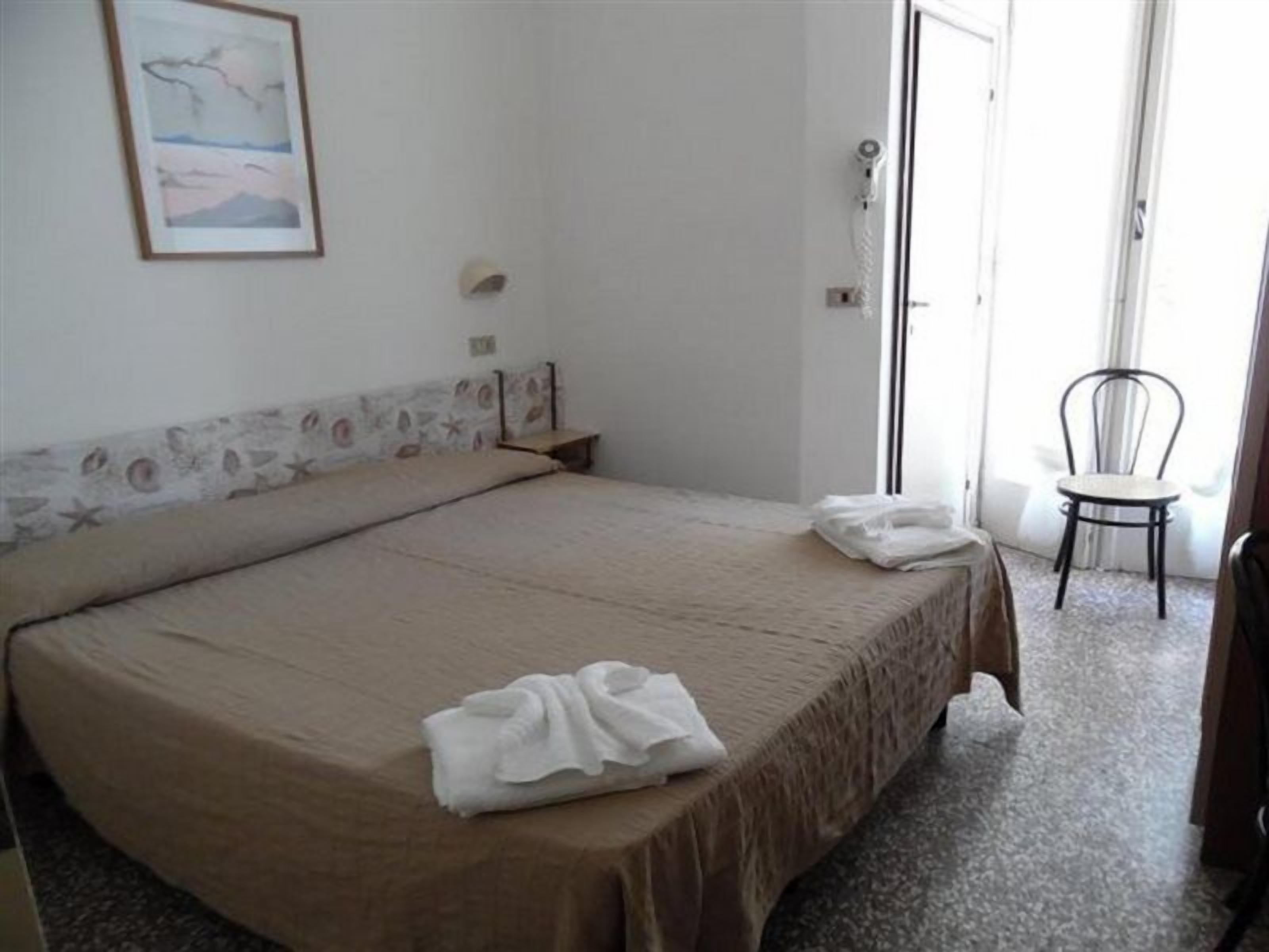 أسرّة أطفال/رضّع (مجانًا)