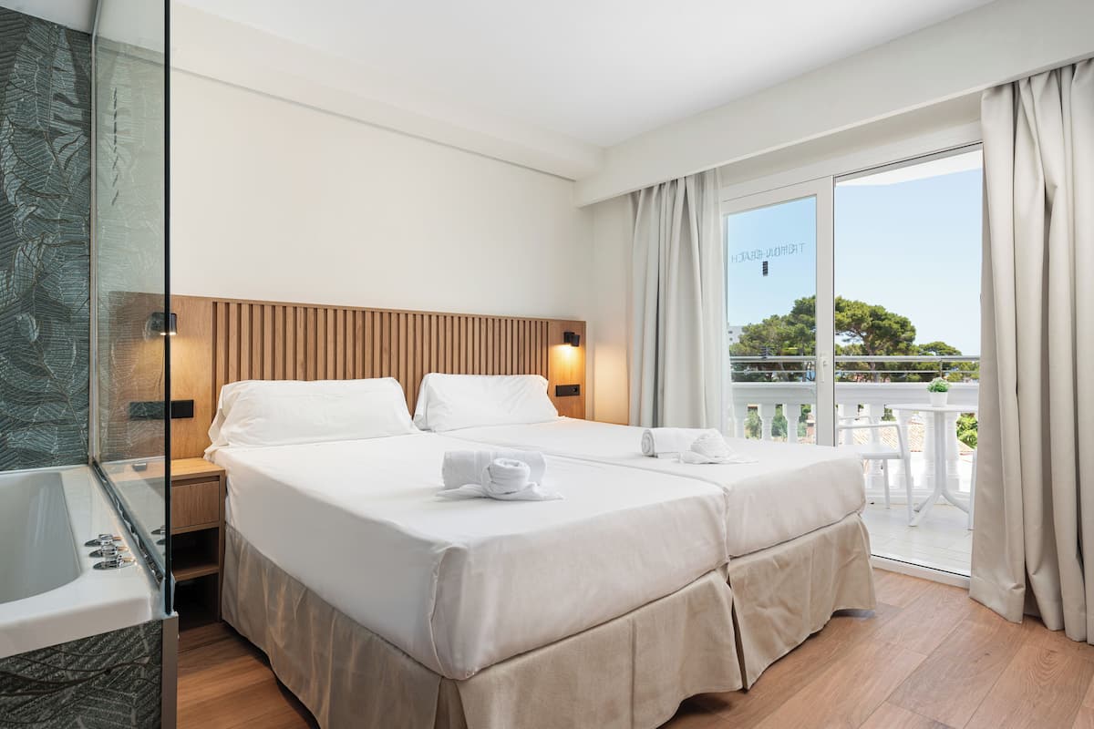 Deluxe Room, Jetted Tub