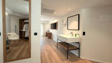 Chambre Deluxe, bain à remous | Salle de bain