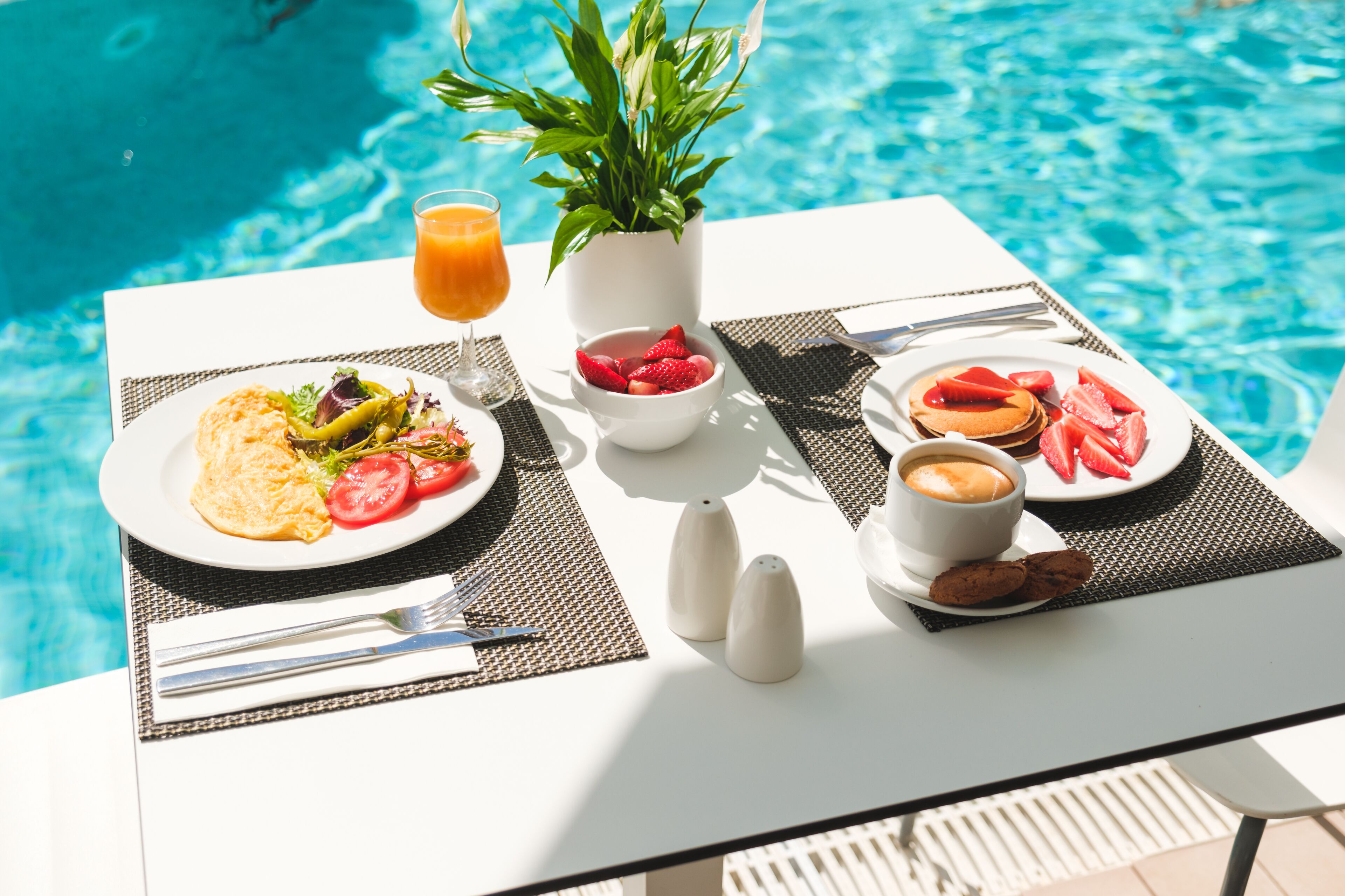 Breakfast, lunch and dinner served