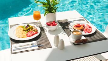 Breakfast, lunch and dinner served