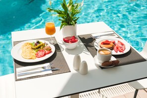 Breakfast, lunch and dinner served