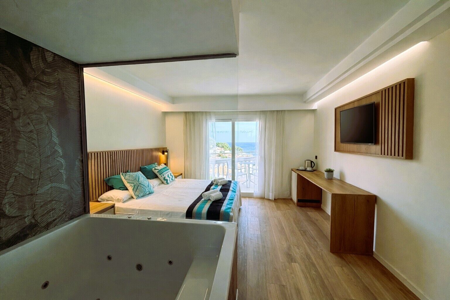 Deluxe Room, Jetted Tub | Jetted bathtub