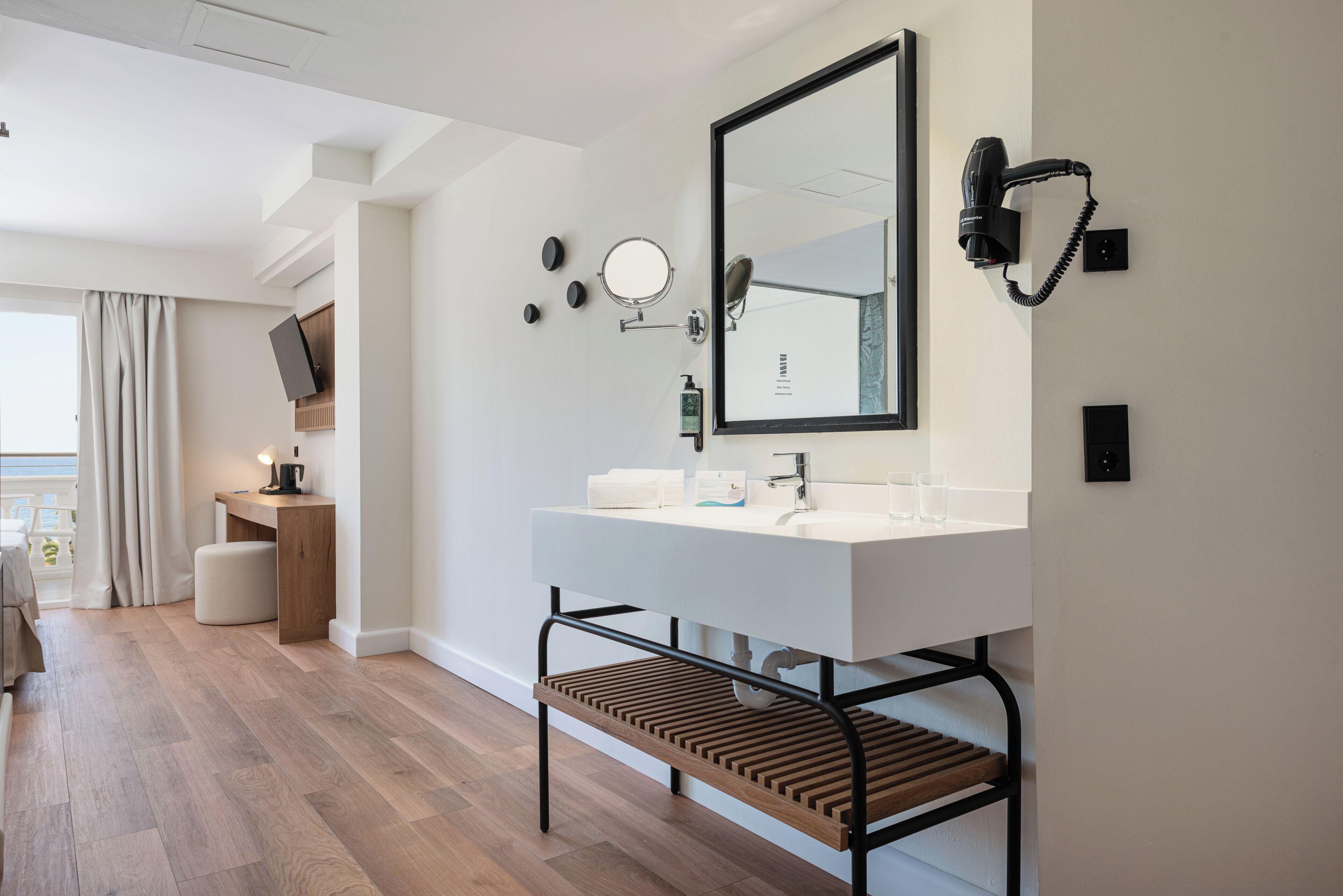 Photo - Welikehotel Triton Beach