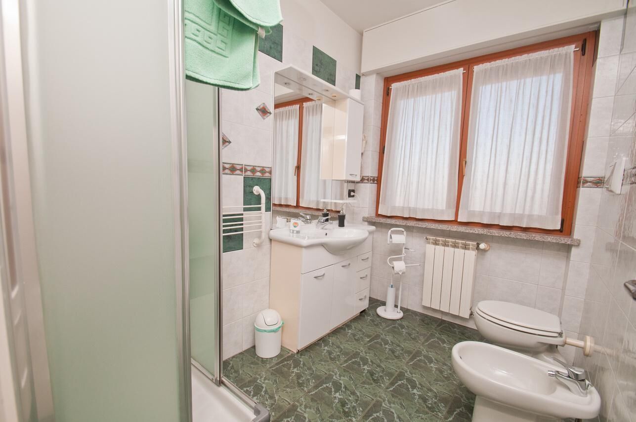 standard room, 2 bedrooms | bathroom | shower, free toiletries, hair dryer, bidet