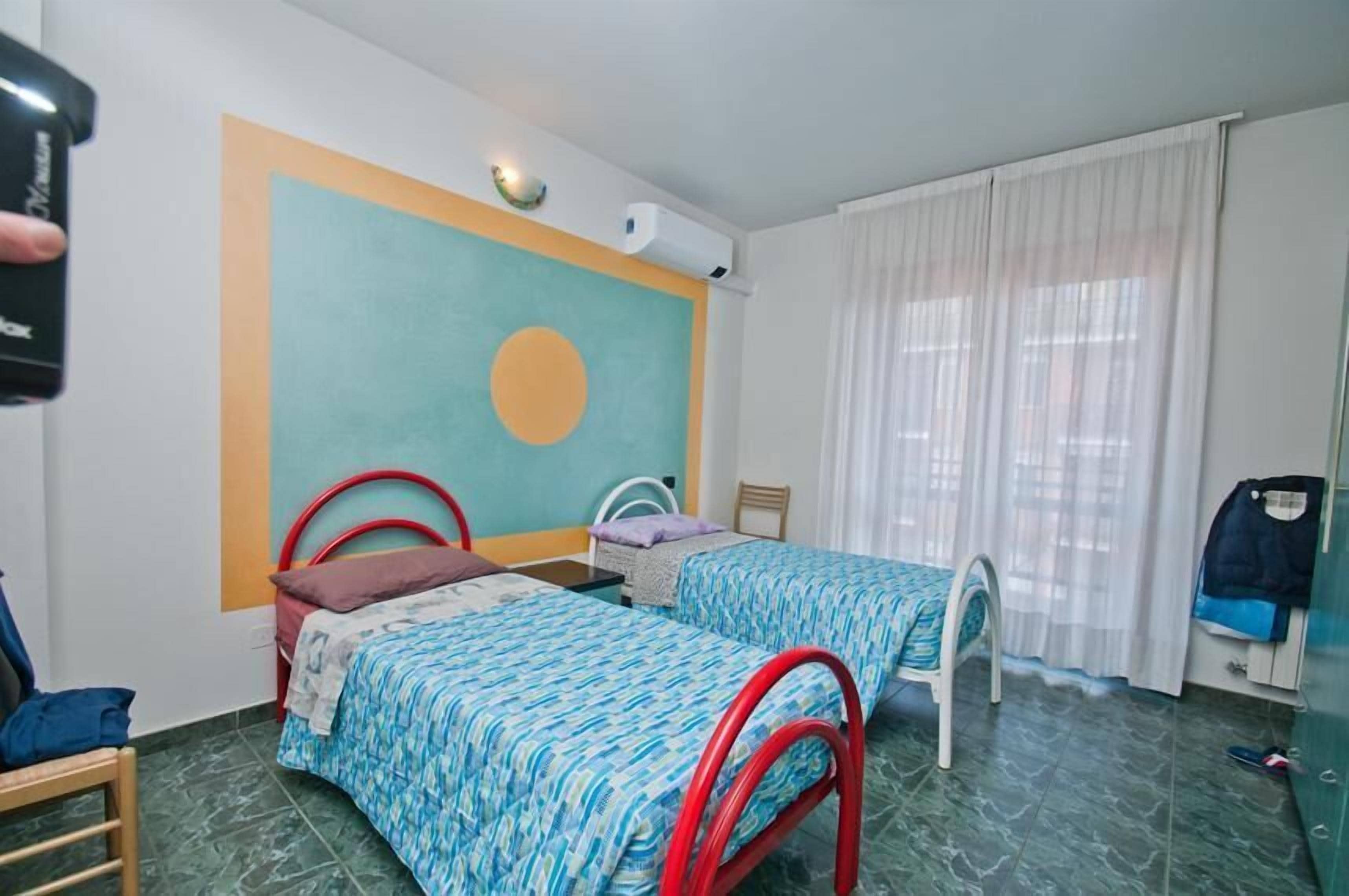 family room, 3 bedrooms | 2 bedrooms, desk, iron/ironing board, free wifi