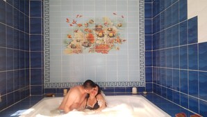 Bañera de hidromasaje cubierta