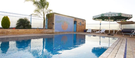 Piscina stagionale all'aperto, ombrelloni da piscina