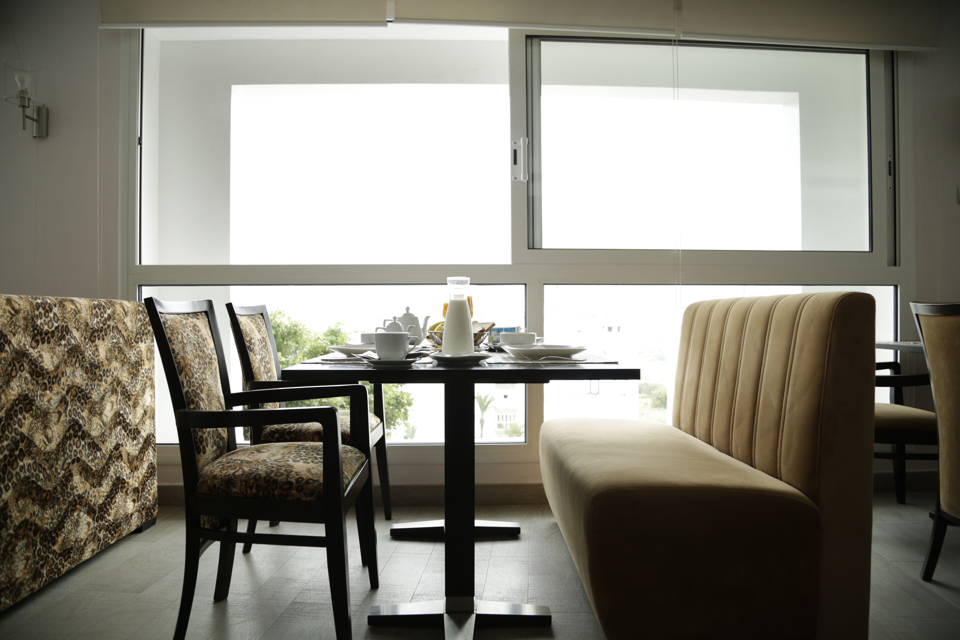 breakfast, lunch, dinner served; international cuisine