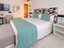 Ropa de cama de alta calidad, minibar, caja fuerte y escritorio