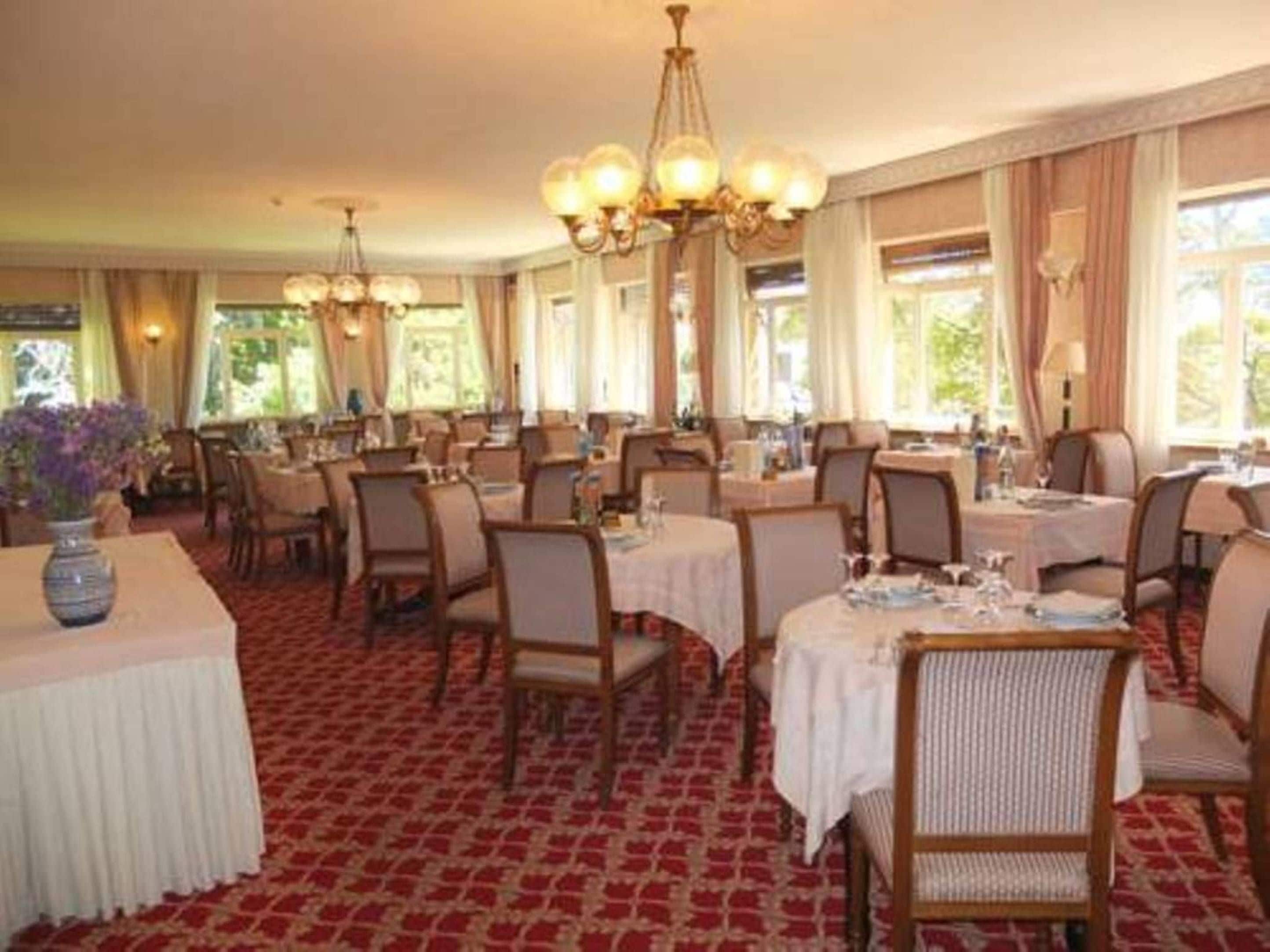 breakfast, lunch, dinner served; local cuisine