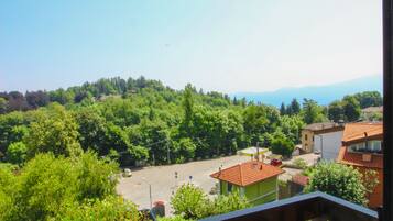 Doppel- oder Zweibettzimmer, Balkon | Schreibtisch, kostenloses WLAN, Bettwäsche