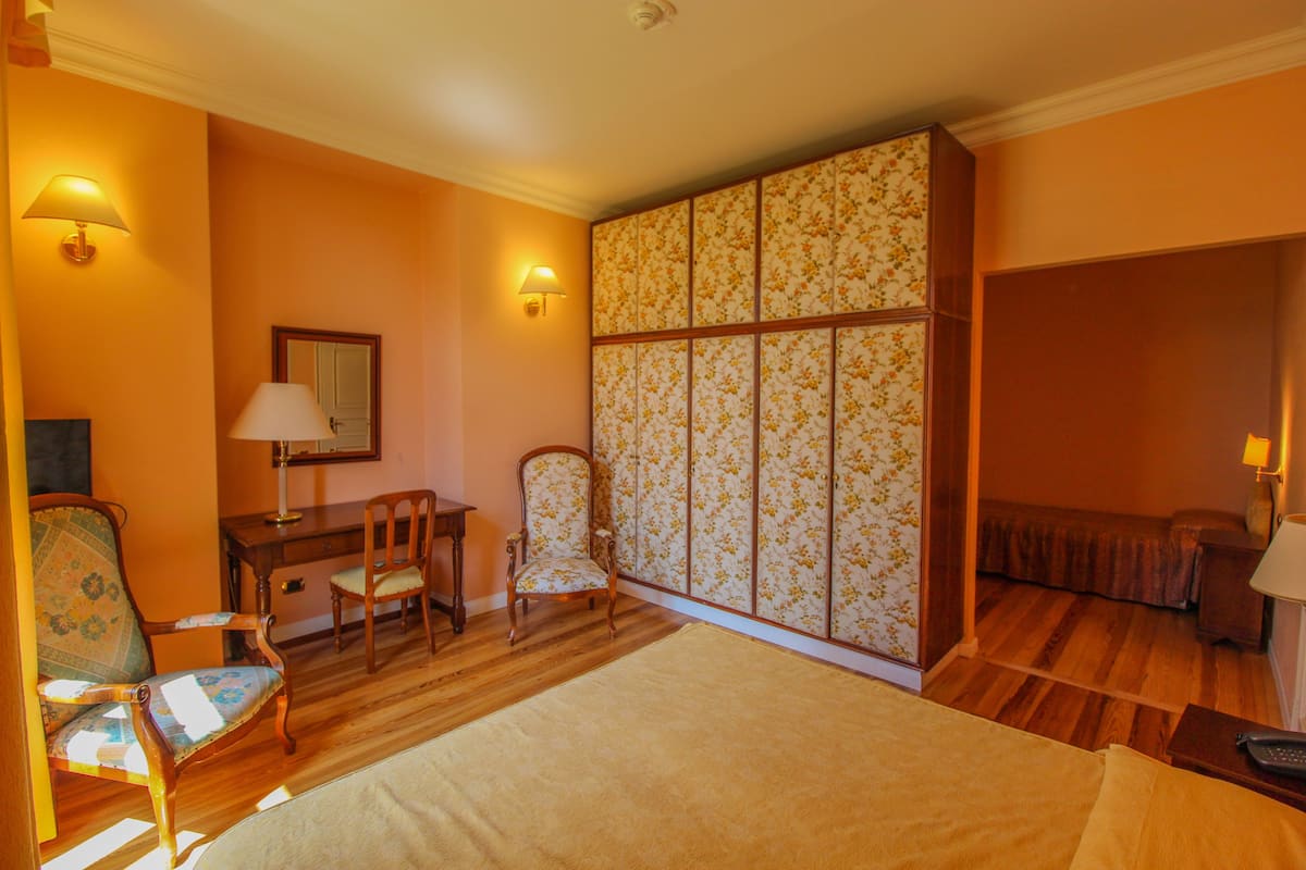 triple room | 1 bedroom, desk, free wifi, bed sheets