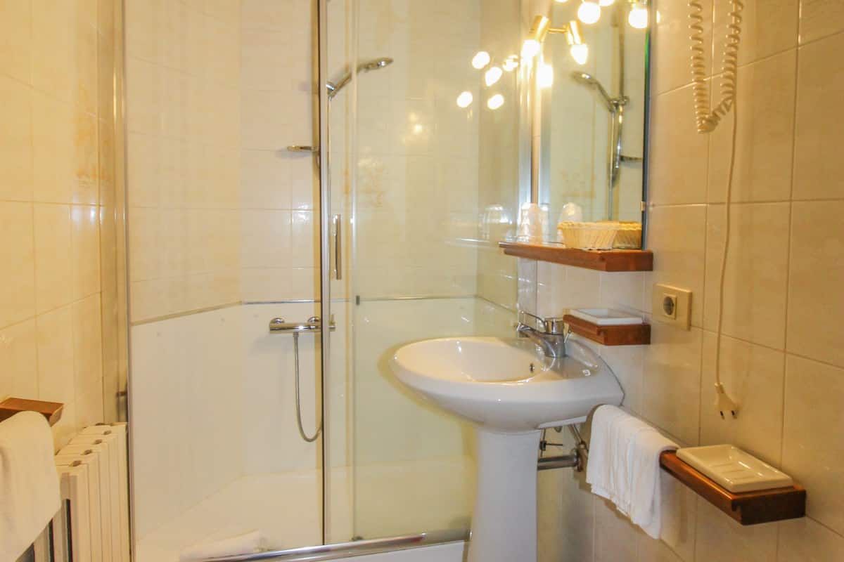 double or twin room, balcony | 1 bedroom, desk, free wifi, bed sheets