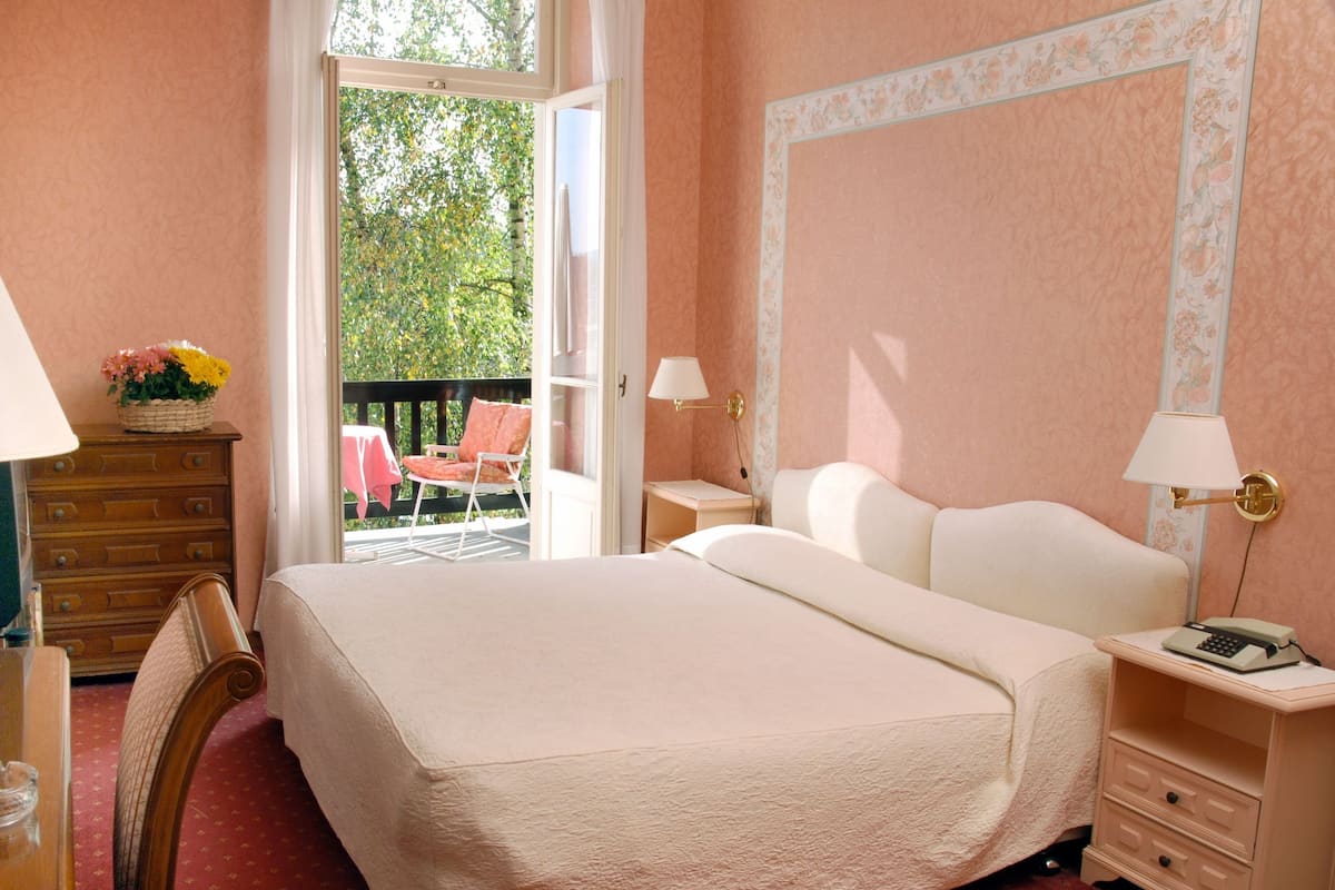 1 bedroom, desk, free wifi, bed sheets