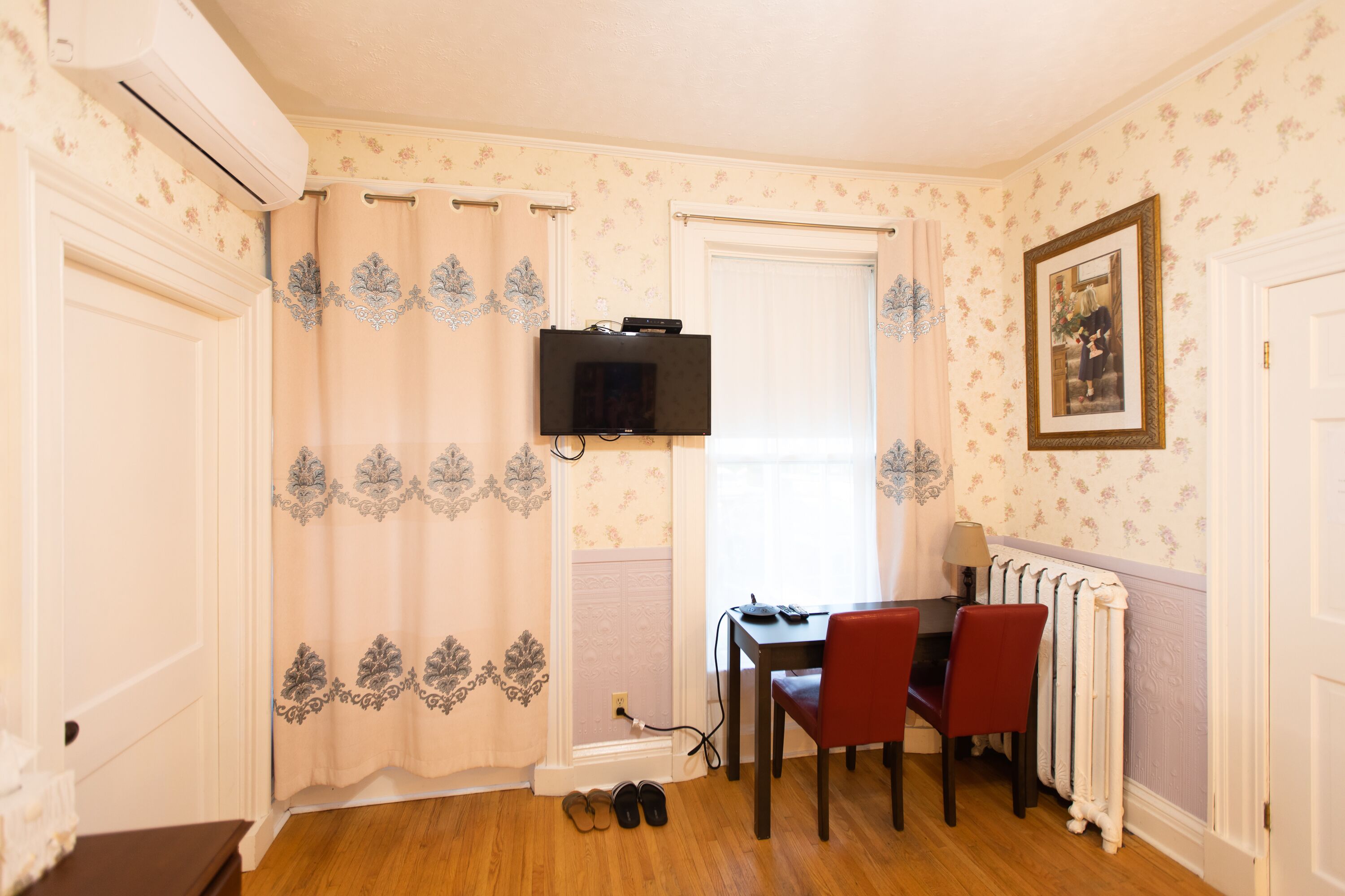 studio, 1 queen bed, kitchenette (1) | individually decorated, desk, iron/ironing board, free wifi