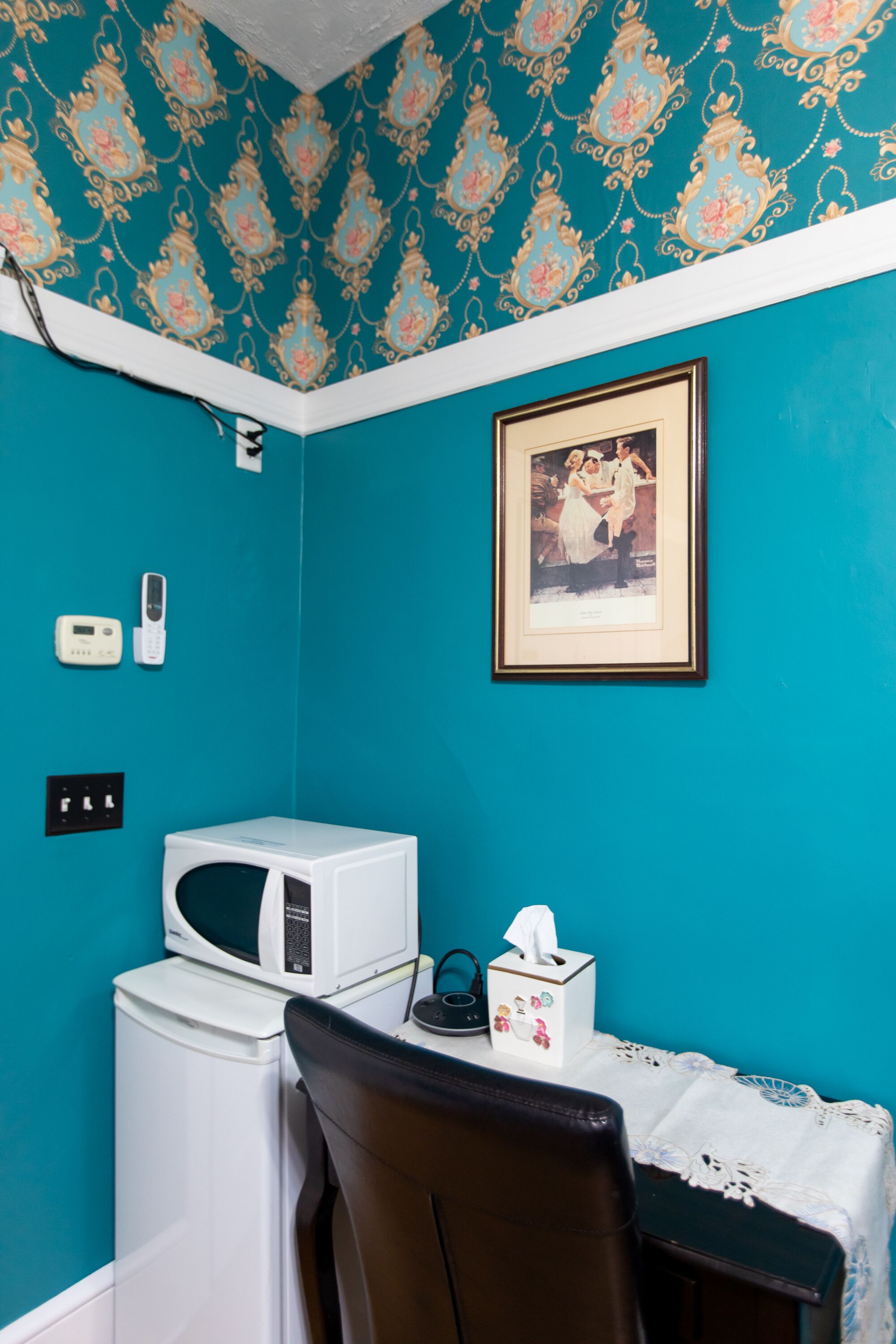 suite, 1 queen bed, ensuite (2) | private kitchenette | fridge, coffee/tea maker