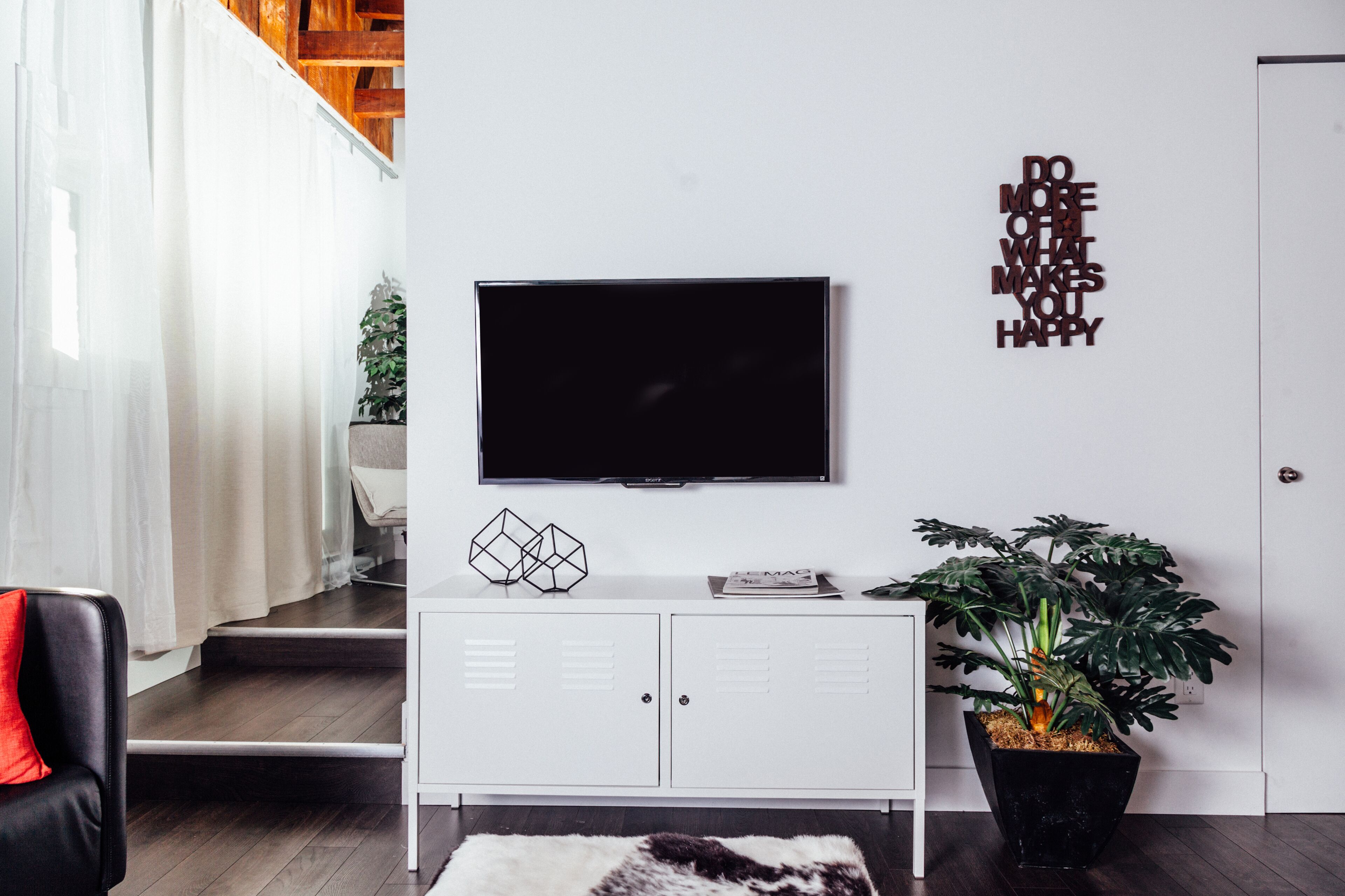 grand apartment, city view | television