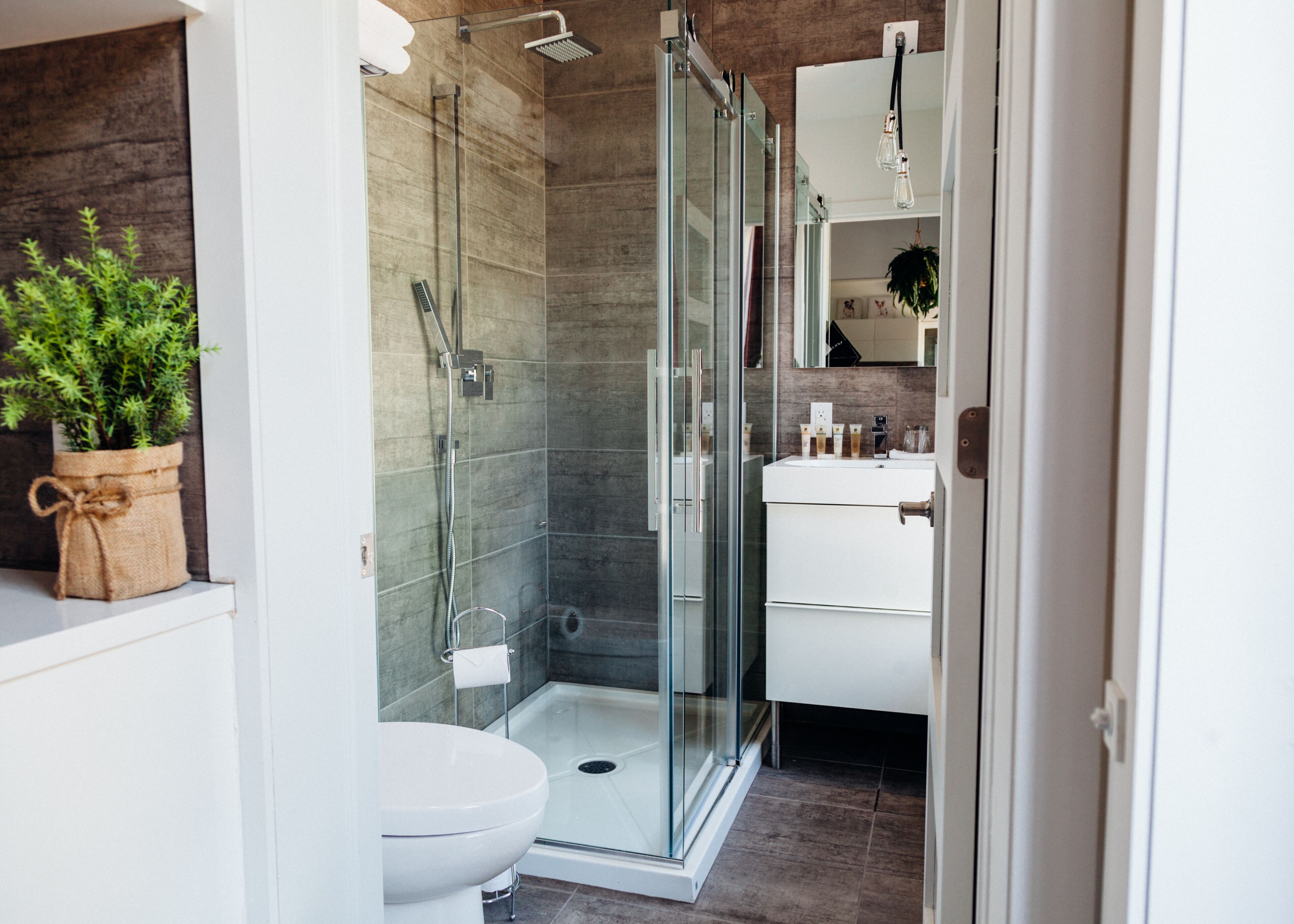 shower, rainfall showerhead, free toiletries, hair dryer