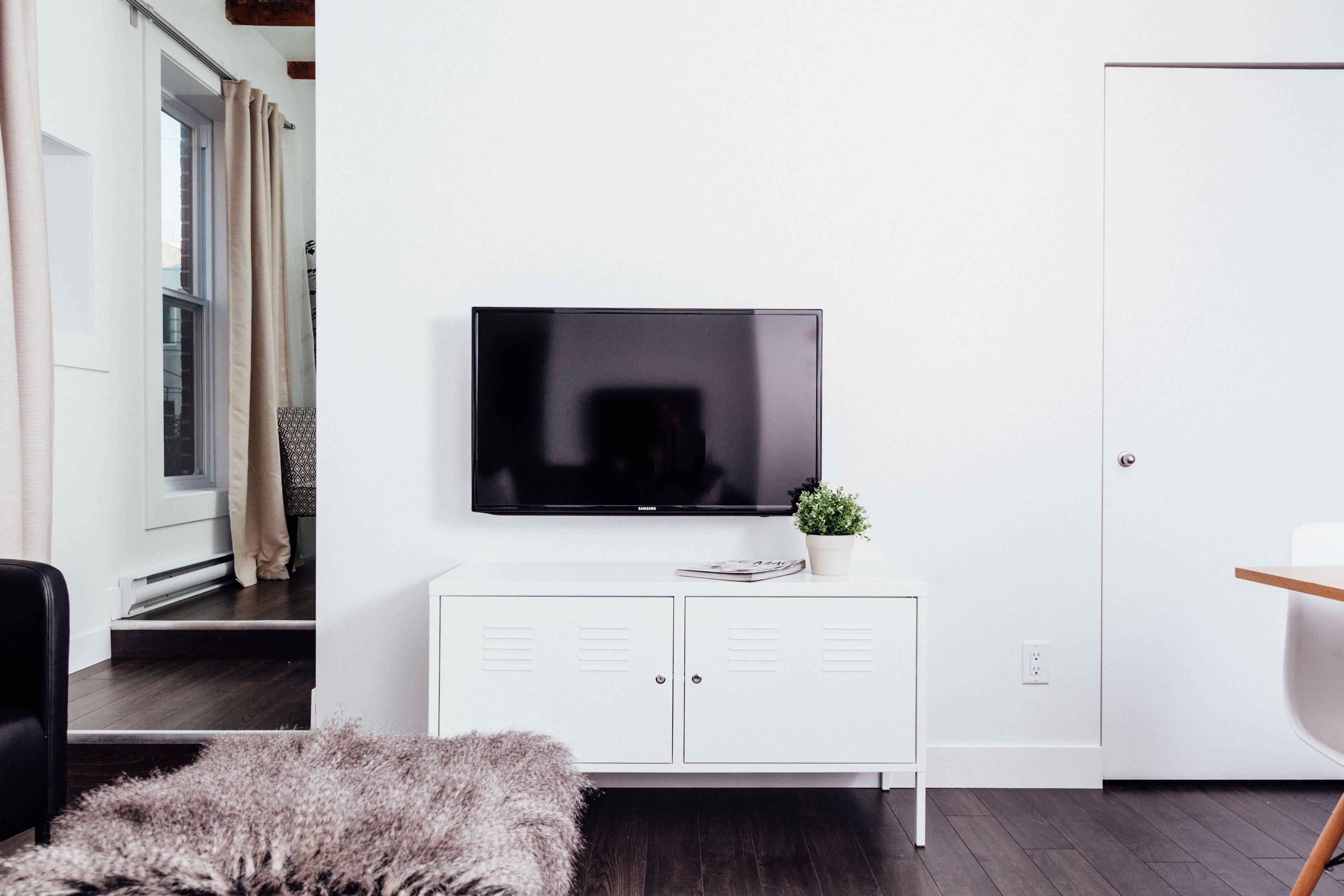 grand apartment | television