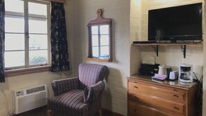 Room, 2 Queen Beds | Television