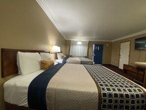 Family Suite, 2 Queen Beds, Kitchen | Desk, rollaway beds, free WiFi, bed sheets - Royal Inn (Lovelock)