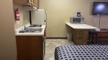 Family Suite, 2 Queen Beds, Kitchen | Private kitchen | Full-size fridge, microwave, stovetop, coffee/tea maker