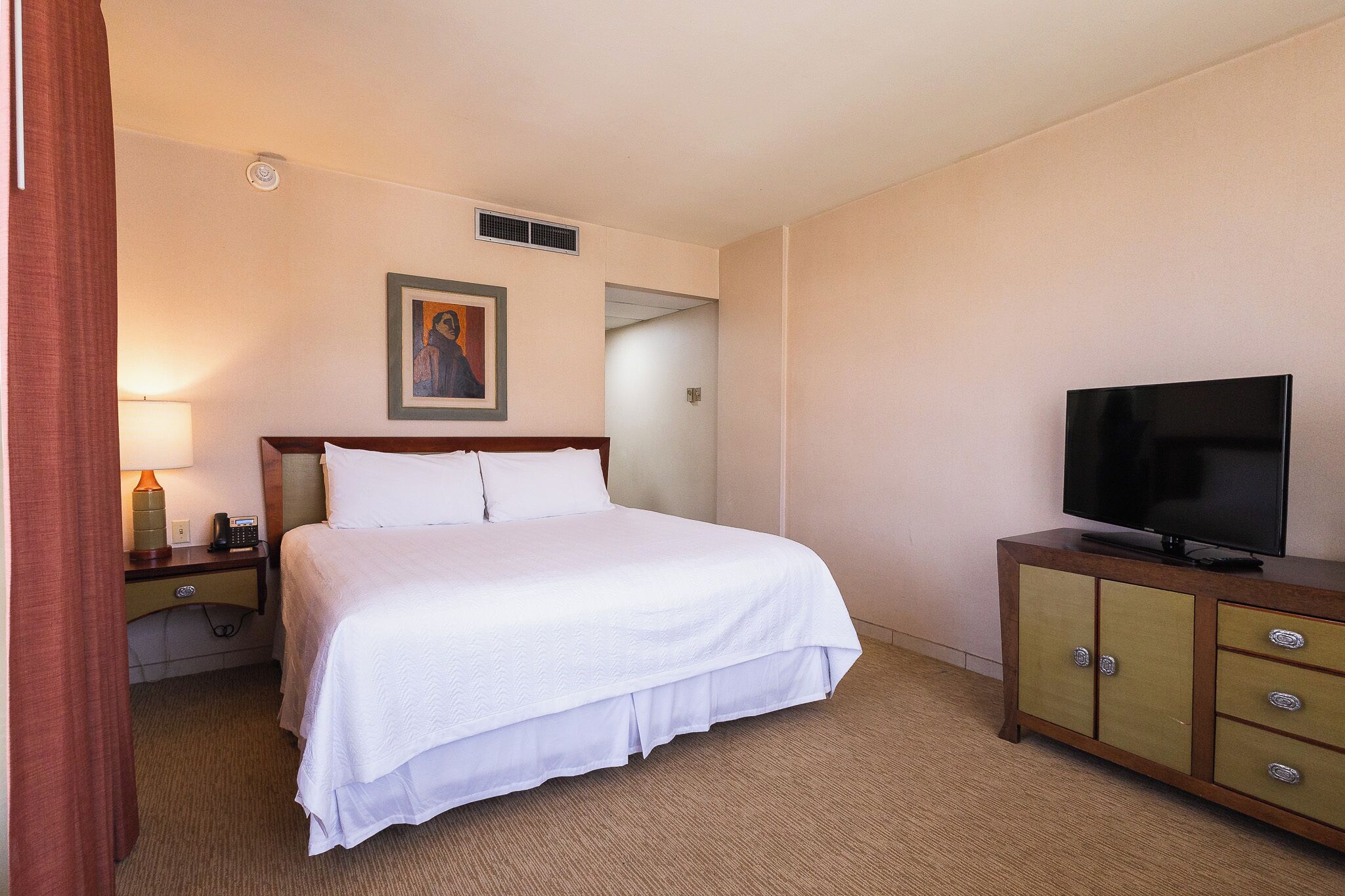 standard room, 1 king bed | premium bedding, down duvets, in-room safe, individually decorated