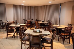 Restaurant - London Hotel (Londrina)