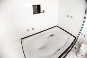Habitación superior con 2 camas individuales | Bañera de hidromasaje privada