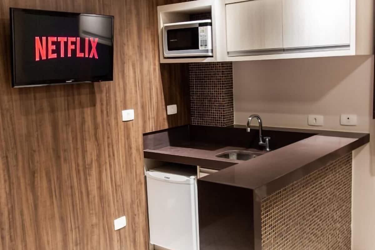 deluxe quadruple room | 1 bedroom, hypo-allergenic bedding, pillow-top beds, minibar