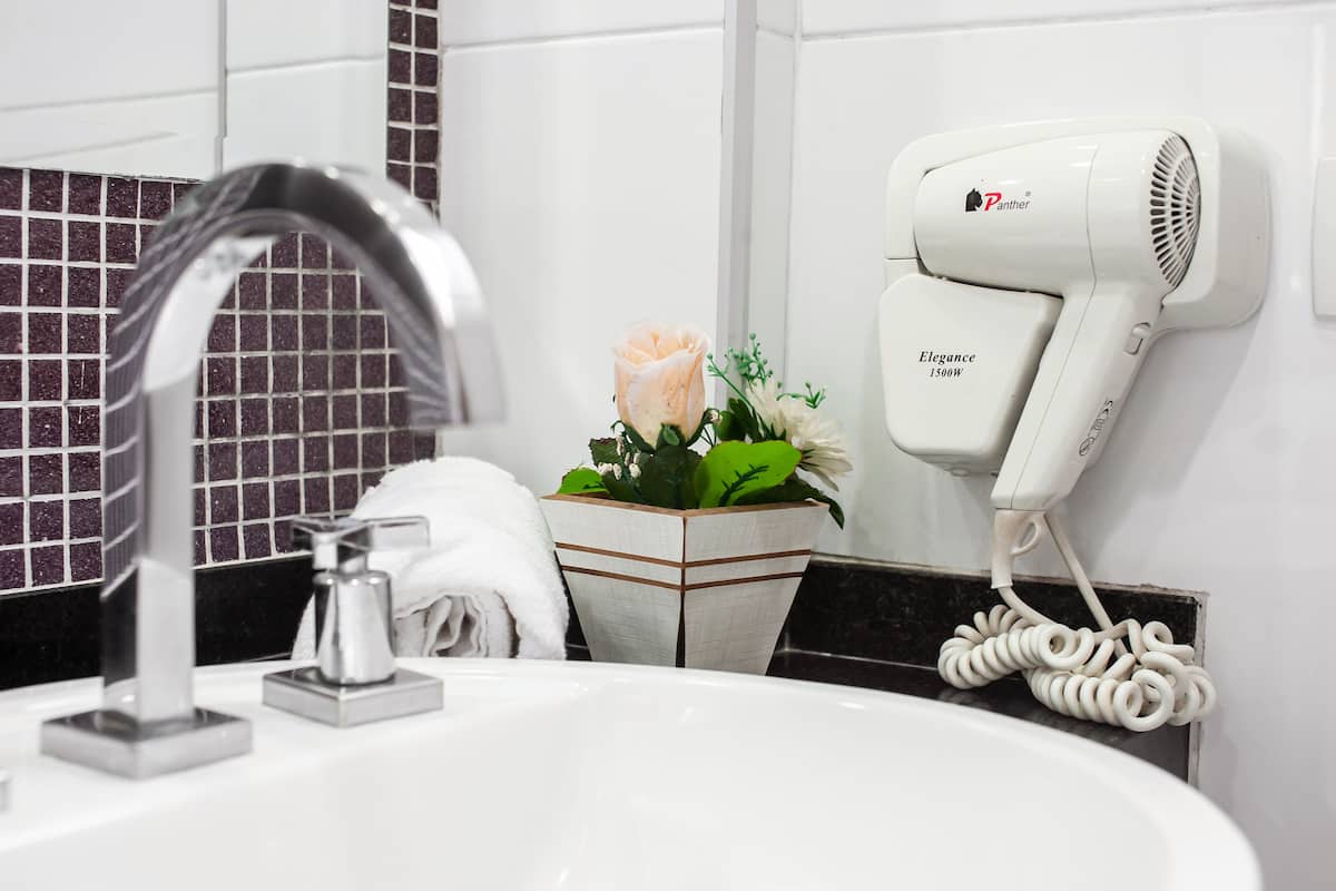 1 bedroom, hypo-allergenic bedding, pillow-top beds, minibar