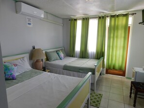 Free WiFi, bed sheets - Mr. Clean Bed and Breakfast (Roseau)