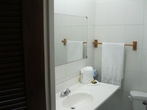 Basic Room | Bathroom