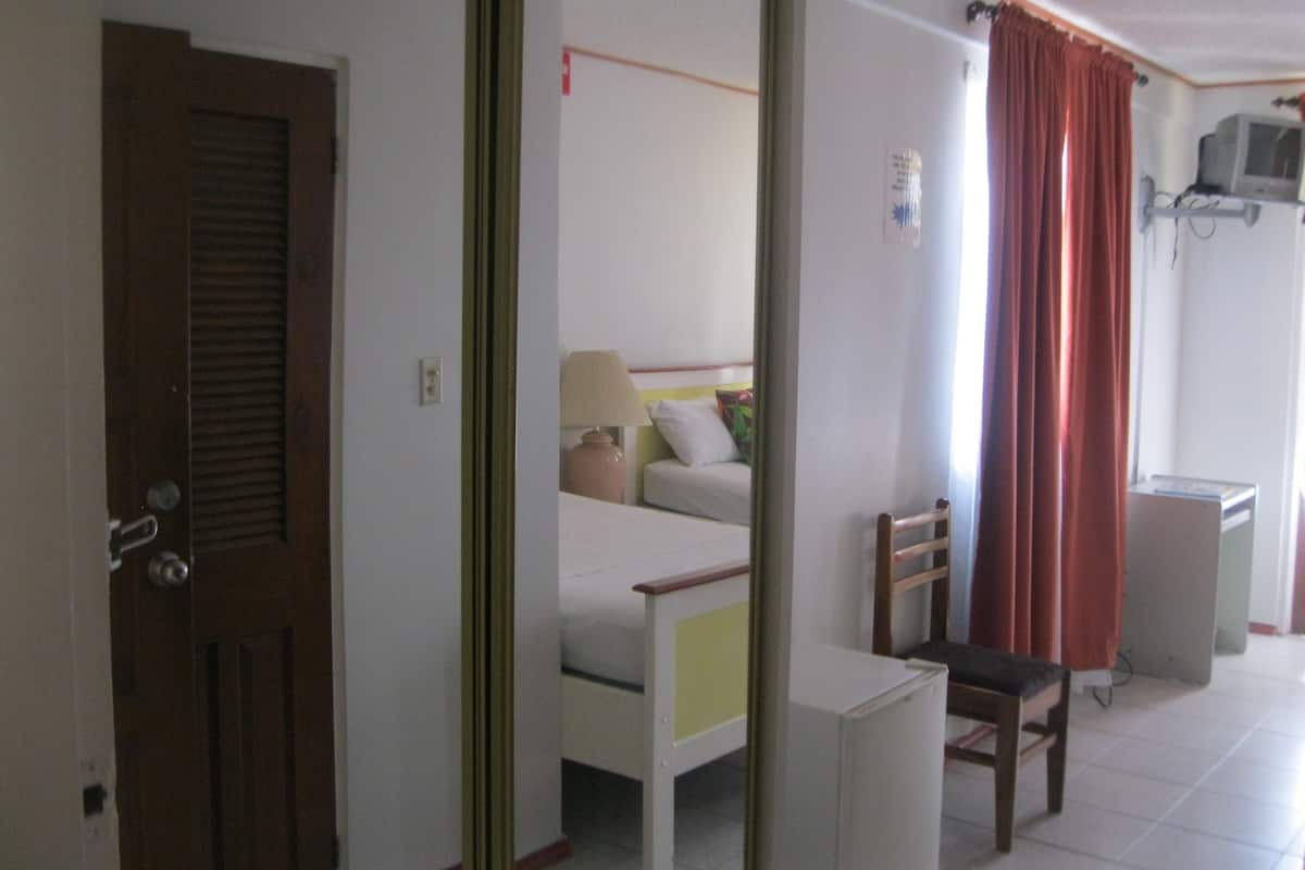 Habitación básica | Wifi gratis y ropa de cama