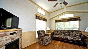 Cottage, 2 kamar tidur, dapur, pemandangan danau (Cottage 806) | Ruang keluarga | TV