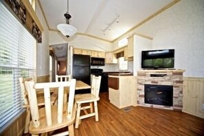 Living area - Sunny Hill Resort (Madawaska Valley)
