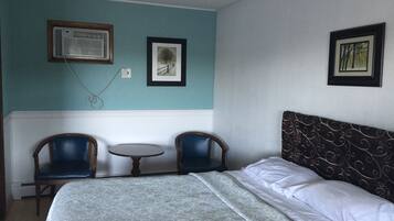 Classic Room, 2 Double Beds | Desk, free WiFi, bed sheets