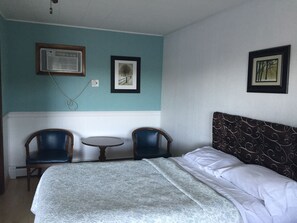 클래식룸, 더블침대 2개 | 책상, 무료 WiFi, 침대 시트