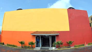 Vista frontal de la propiedad