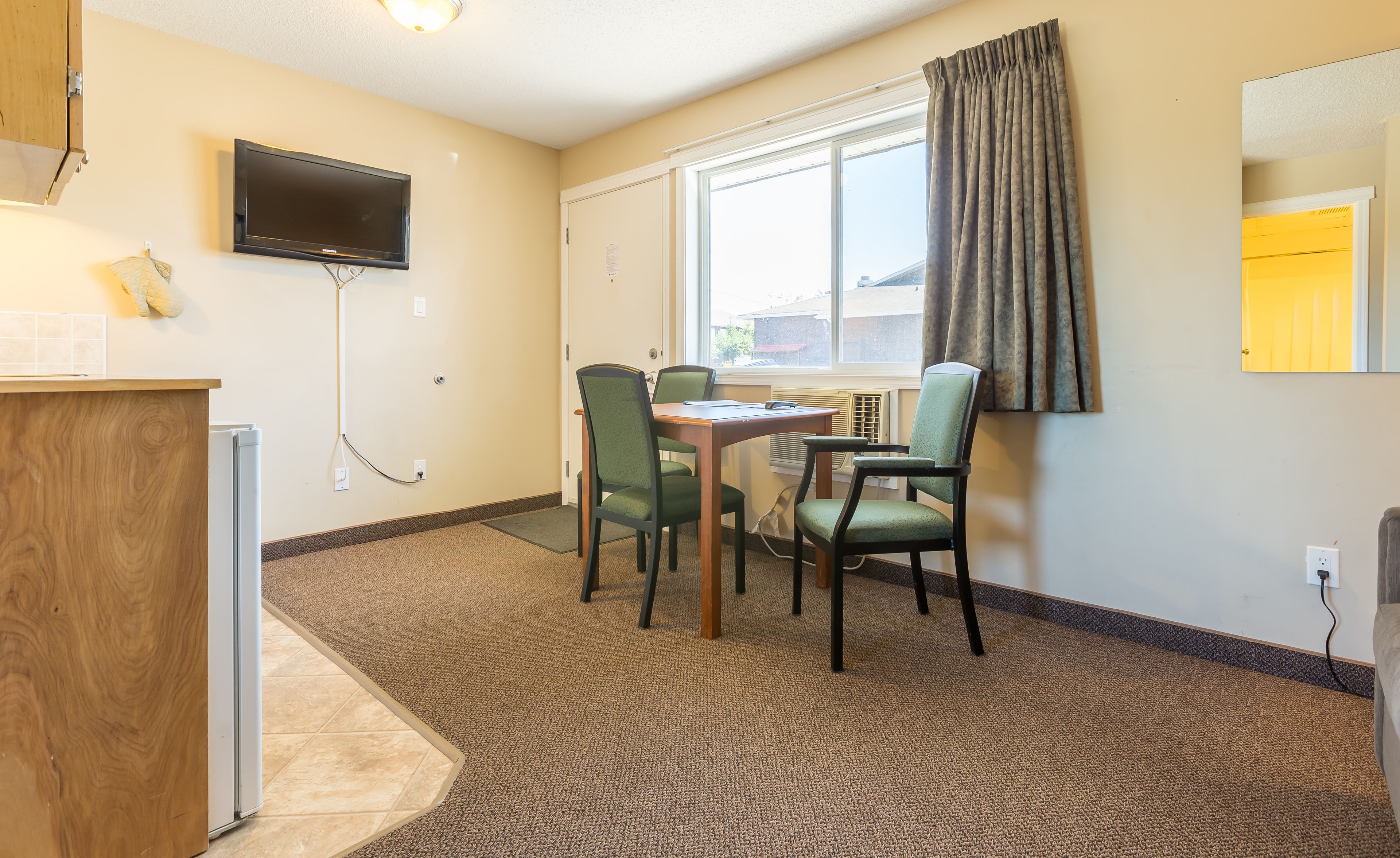 suite, 1 bedroom | in-room dining