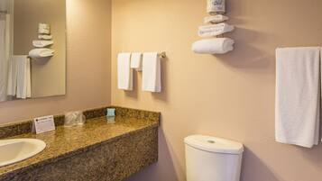 Suite, Hot Tub | Bathroom | Combined shower/tub, free toiletries, hair dryer, towels