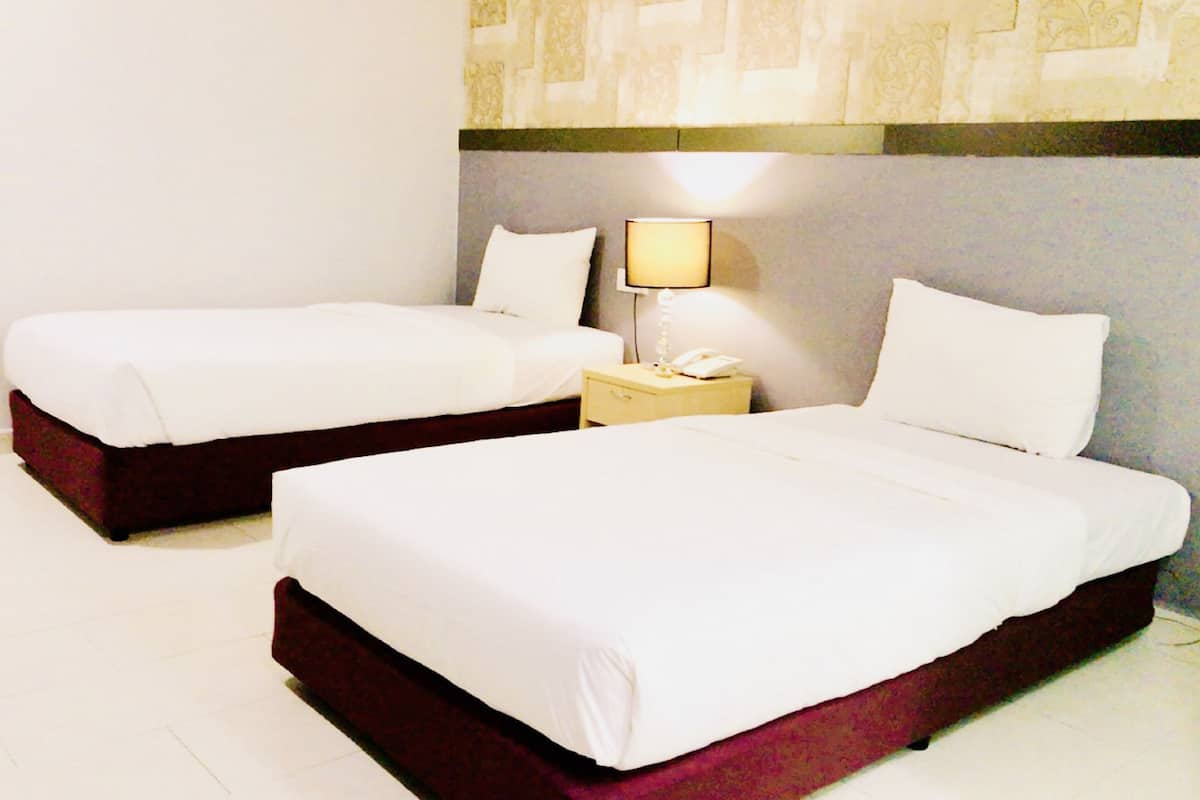 Deluxe Twin Room | In-room safe, soundproofing, iron/ironing board, free WiFi
