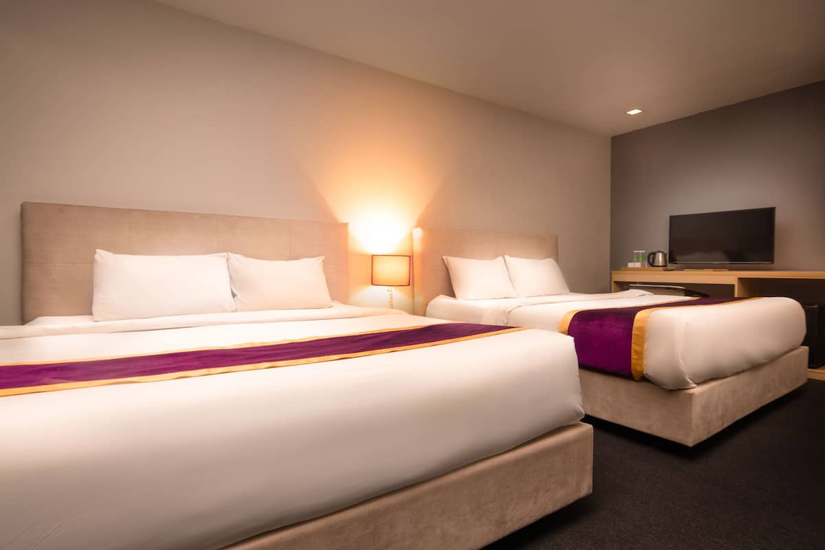 In-room safe, soundproofing, iron/ironing board, free WiFi