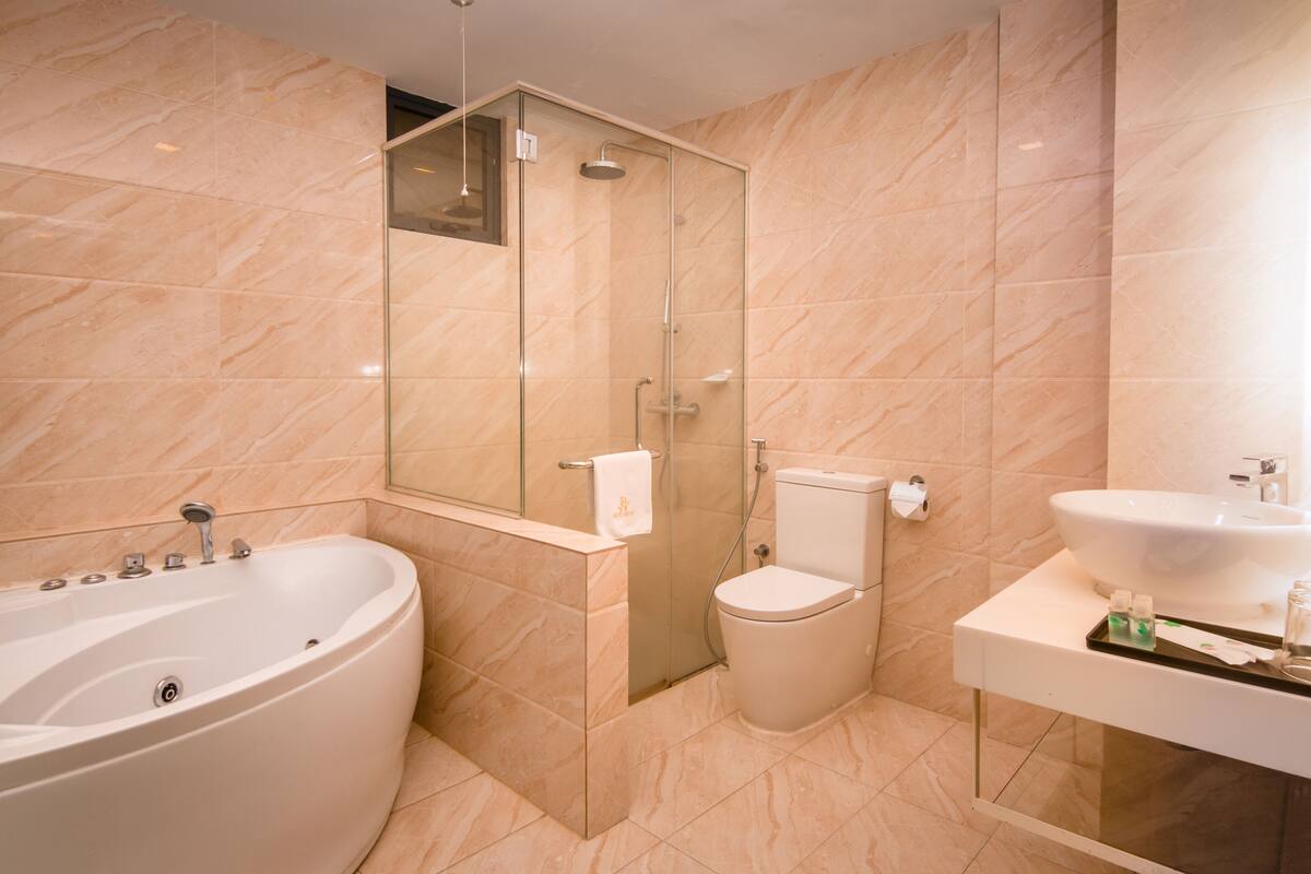 Royce Suite | Bathroom