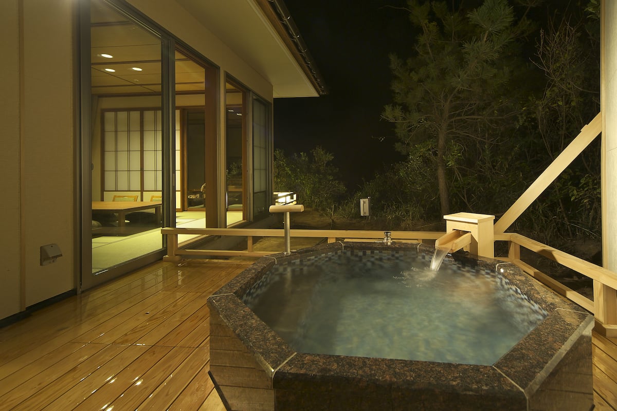 Villa,SUIGETSU,Japanese Western,Hot Spring | In-room safe, desk, bed sheets