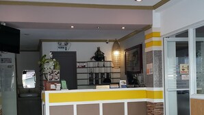 Lobby sitting area - Park Avenue Residence Inn & Suites (Davao)