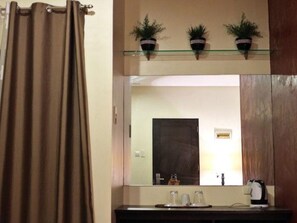 Double Room | Bathroom | Shower, free toiletries, towels